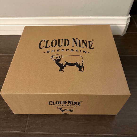 Cloud Nine Rocco Booties. NEW in box. NWT - Picture 5 of 7